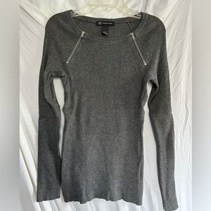 Grey sweater with zipper detail
